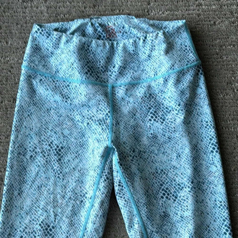 J. McLaughlin Blue Snakeskin Leggings - Picture 2 of 7